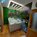 Jacuzzi For Relax - Hollywood Apartment, Stup, *