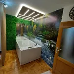 Jacuzzi For Relax - Hollywood Apartment, Stup,