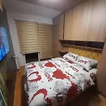 Jacuzzi For Relax - Hollywood Apartment, Stup, Lejlighed *