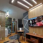 Jacuzzi For Relax - Hollywood Apartment, Stup, Apartman