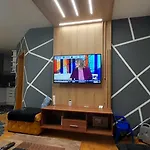 Jacuzzi For Relax - Hollywood Apartment, Stup, *