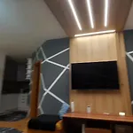 Jacuzzi For Relax - Hollywood Apartment, Stup, Appartement