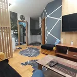 Lejlighed Jacuzzi For Relax - Hollywood Apartment, Stup,