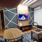 Jacuzzi For Relax - Hollywood Apartment, Stup, Apartman *