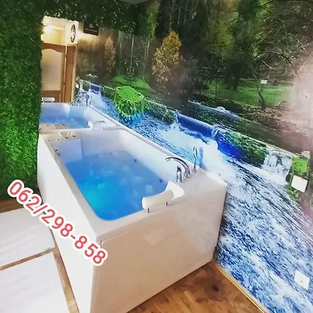 Jacuzzi For Relax - Hollywood Apartment, Stup, Near Airport *