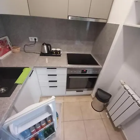 Appartement Jacuzzi For Relax - Hollywood Apartment, Stup, Near Airport *