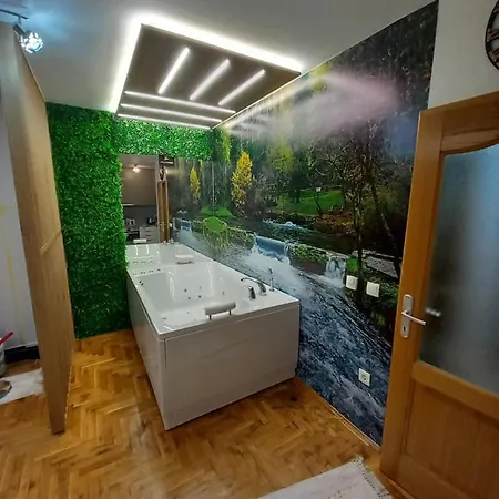 Lägenhet Jacuzzi For Relax - Hollywood Apartment, Stup,