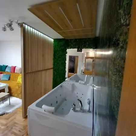 Jacuzzi For Relax - Hollywood Apartment, Stup,