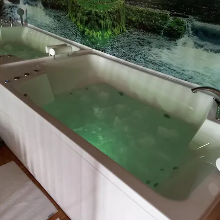 Appartement Jacuzzi For Relax - Hollywood Apartment, Stup, Near Airport *