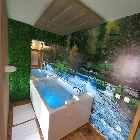 Jacuzzi For Relax - Hollywood Apartment, Stup, Near Airport *