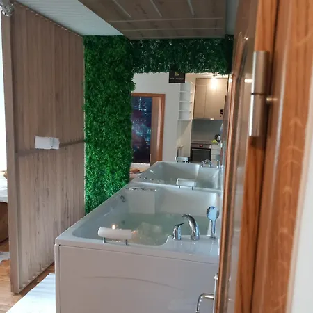 Apartment Jacuzzi For Relax - Hollywood Neom Apartment, Stup,