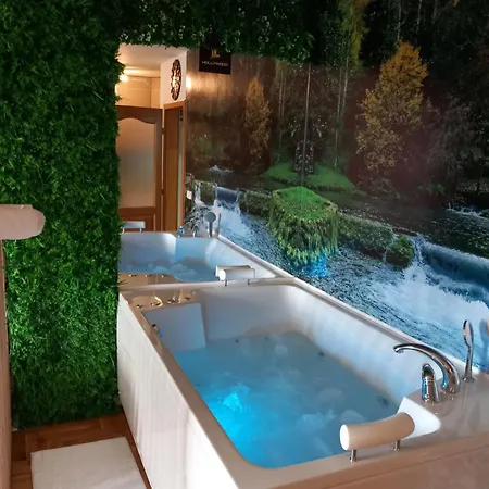 Jacuzzi For Relax - Hollywood Neom Apartment, Stup, Apartment