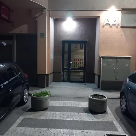 Jacuzzi For Relax - Hollywood Apartment, Stup, Near Airport Appartement Sarajevo