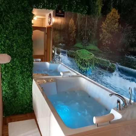 Jacuzzi For Relax - Hollywood Neom Apartment, Stup, Apartment