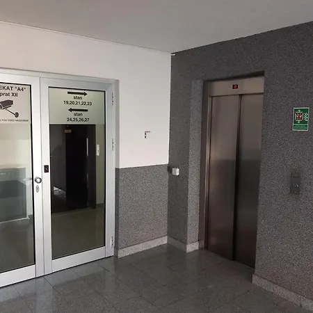 Jacuzzi For Relax - Hollywood Apartment, Stup,