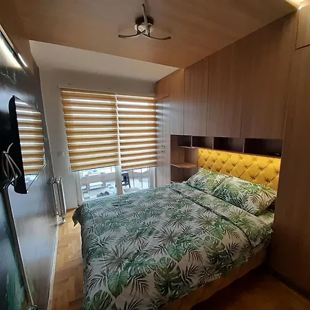 Jacuzzi For Relax - Hollywood Apartment, Stup, Near Airport