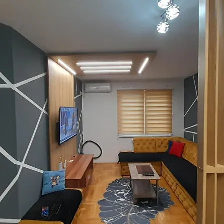 Jacuzzi For Relax - Hollywood Apartment, Stup, Near Airport