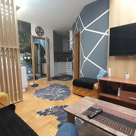 Appartement Jacuzzi For Relax - Hollywood Apartment, Stup, Near Airport