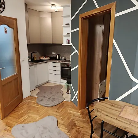 Jacuzzi For Relax - Hollywood Apartment, Stup,