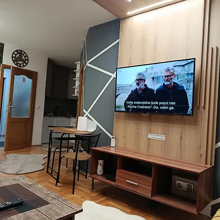 Jacuzzi For Relax - Hollywood Apartment, Stup, *