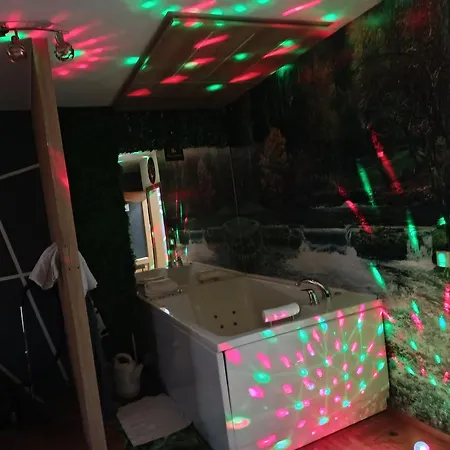 Jacuzzi For Relax - Hollywood Apartment, Stup, Near Airport Apartment *
