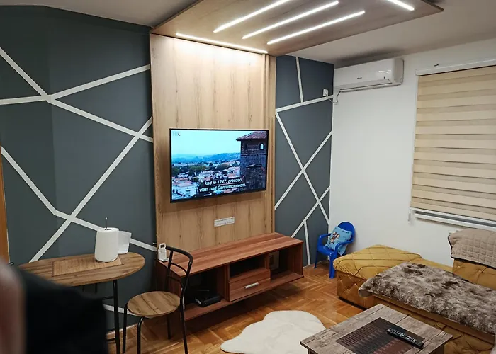 Jacuzzi For Relax - Hollywood Apartment, Stup,