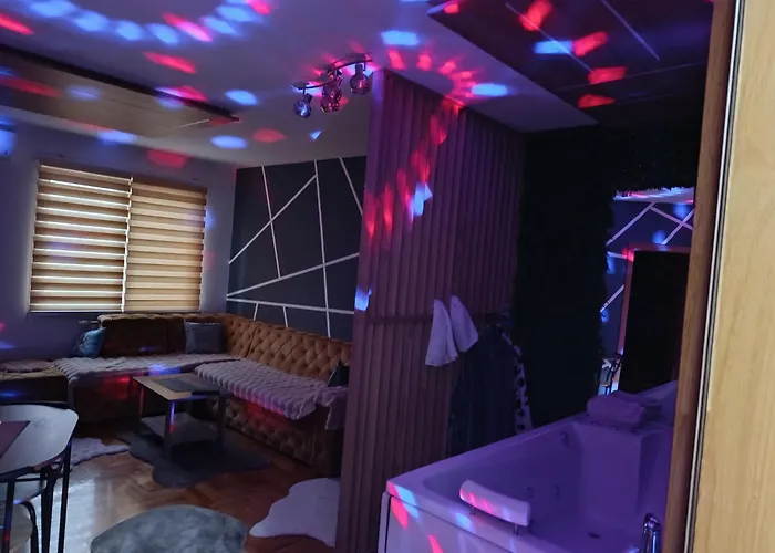 公寓 Jacuzzi For Relax - Hollywood Apartment, Stup,